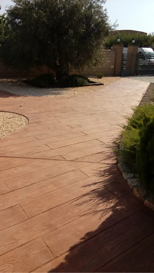 Paviment de formigó imprès a Lleida — 10