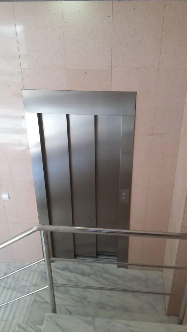 Reforma de portal de comunitat a Lleida — 3